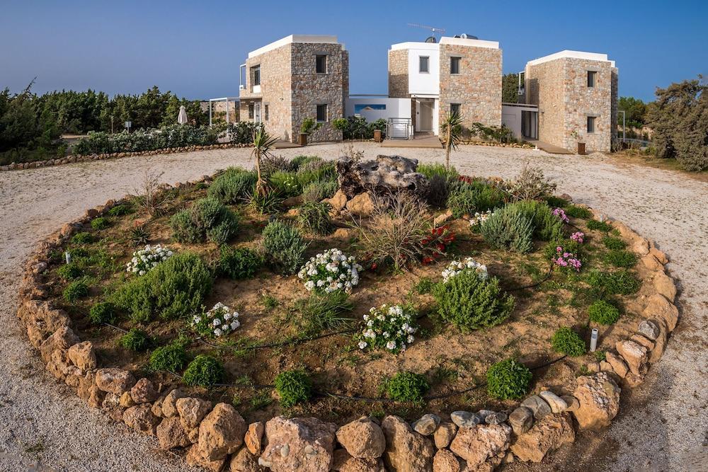 Cedar Bay Beachside Villas Палеохора Экстерьер фото