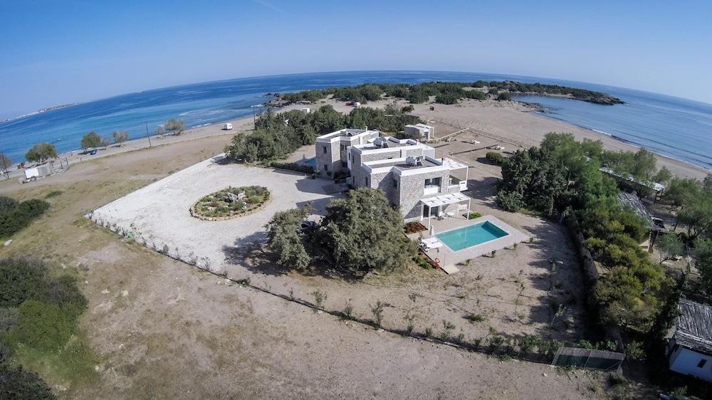Cedar Bay Beachside Villas Палеохора Экстерьер фото