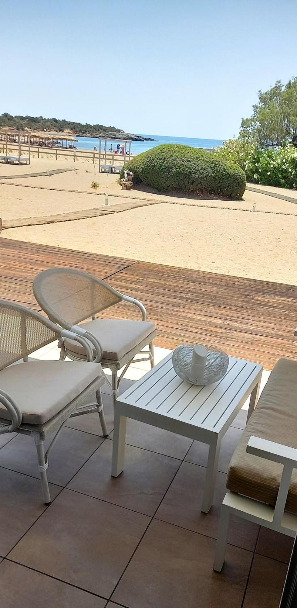 Cedar Bay Beachside Villas Палеохора Экстерьер фото