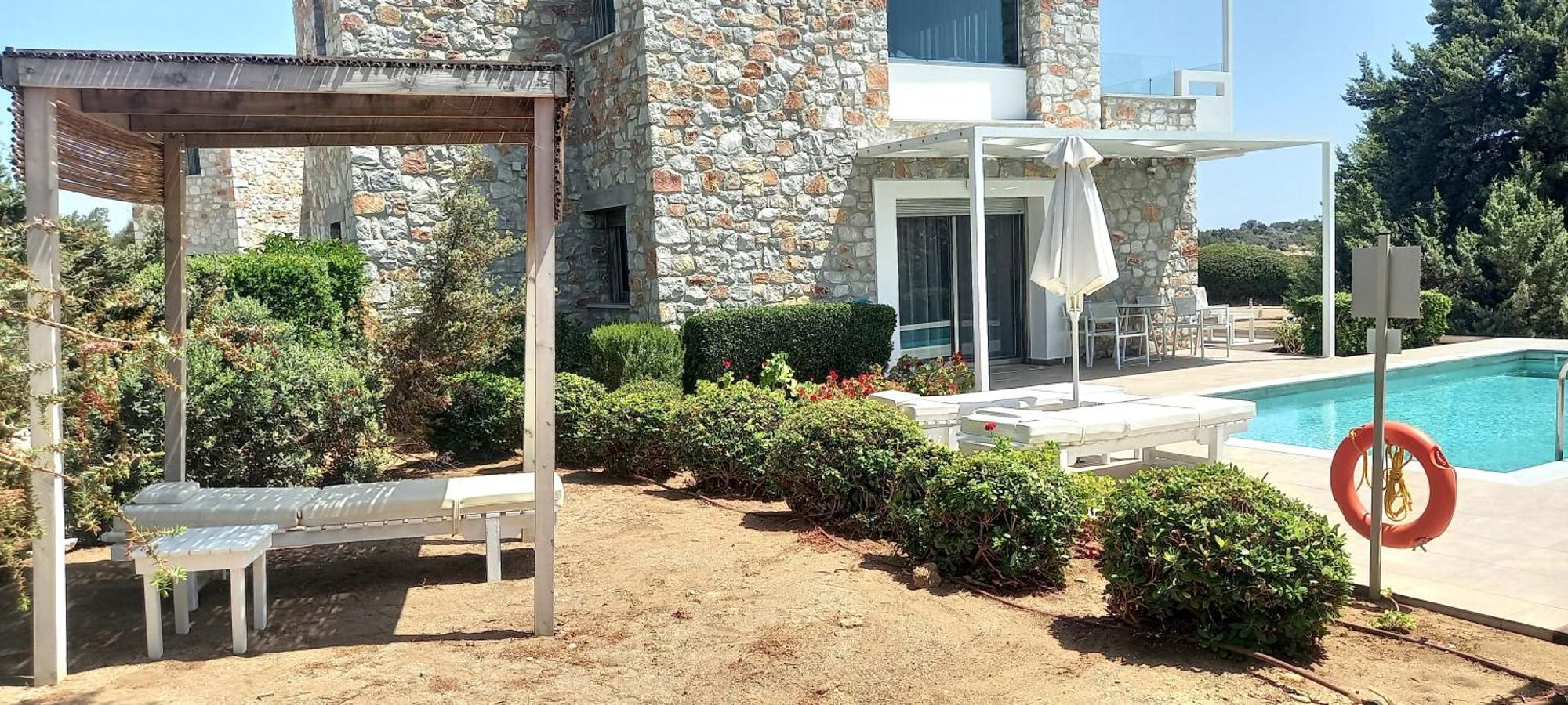 Cedar Bay Beachside Villas Палеохора Экстерьер фото
