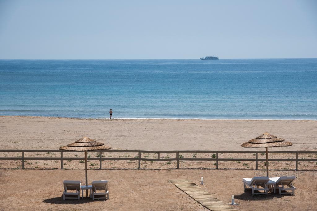 Cedar Bay Beachside Villas Палеохора Экстерьер фото